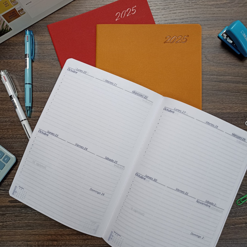 Planner Semanal 2025 con Festivos de Colombia - Cuero Sintético 16.5x24 cm