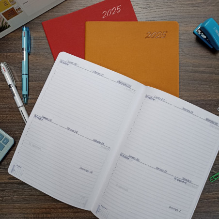 Planner Semanal 2025 con Festivos de Colombia - Cuero Sintético 16.5x24 cm Planner Semanal 2025 con Festivos de Colombia - Cuero Sintético 16.5x24 cm