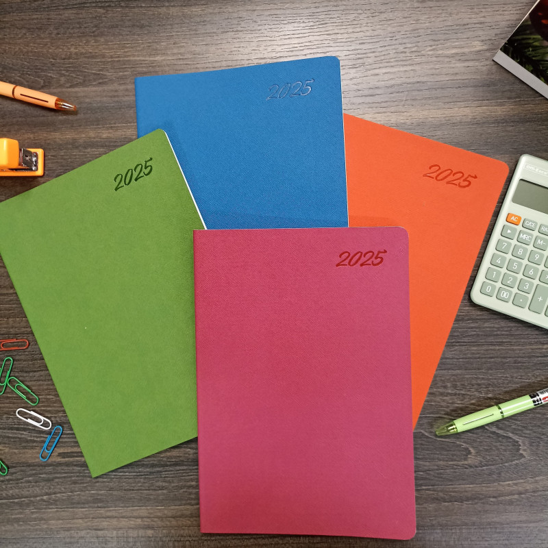 Planner Semanal 2025 con Festivos de Colombia - Cuero Sintético 16.5x24 cm