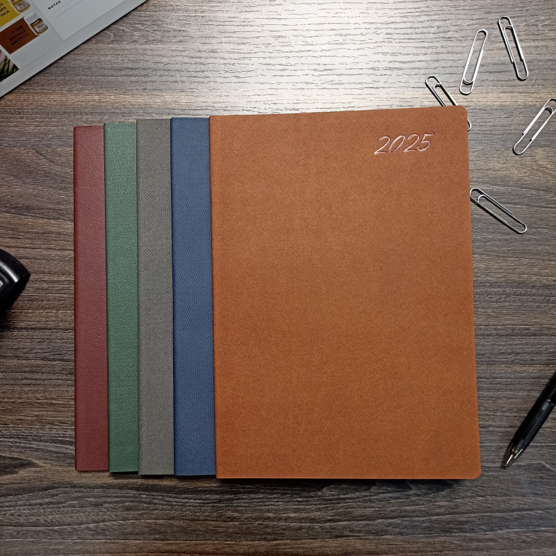 Planner Semanal 2025 con Festivos de Colombia - Cuero Sintético 16.5x24 cm